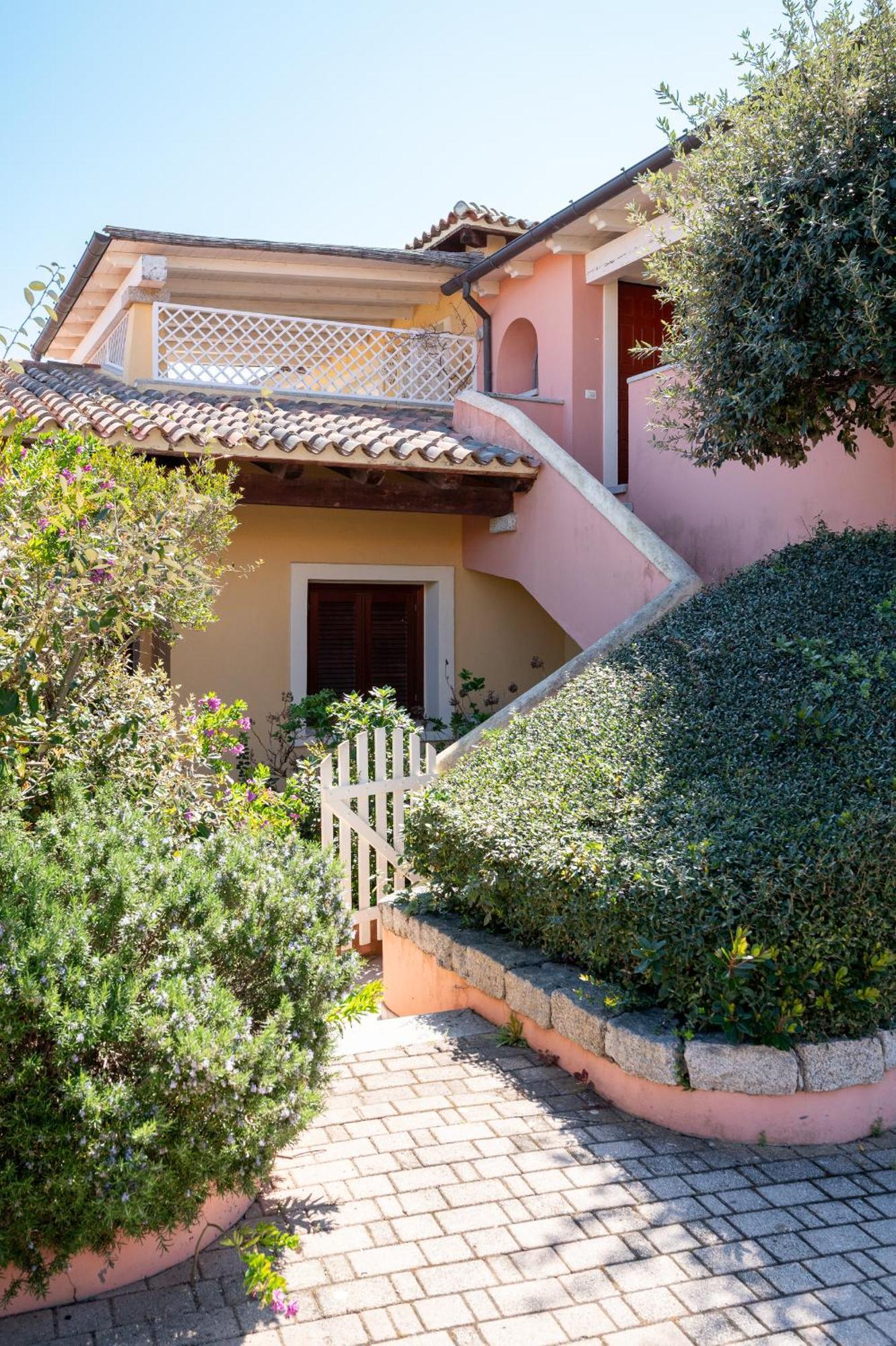 S'Abba Seafront Apartments - Your House In Sardinia Golfo Aranci Exteriör bild